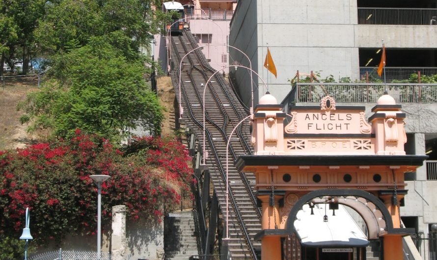 Oh dear!  An Angels Flight rail car in downtown L.A. derailed today.  See it here!  #railway