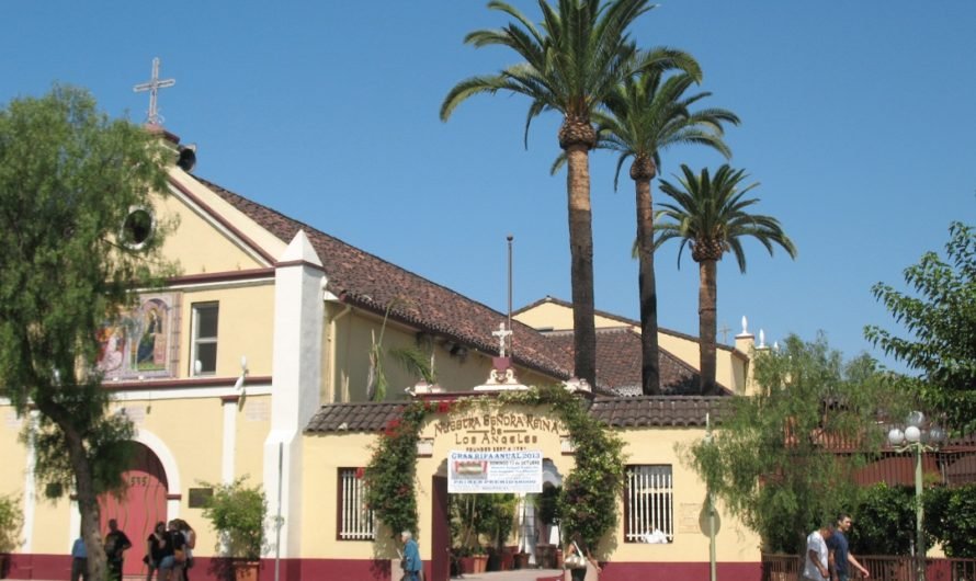 Oops!  The Angel Gabriel is six blocks away on the La Placita church mural