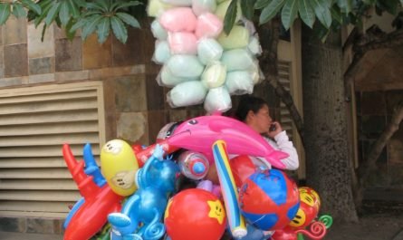 BAlloon seller at Chinese New Year Parade