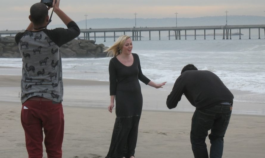 Who is this singer lip-syncing on Venice beach in California?