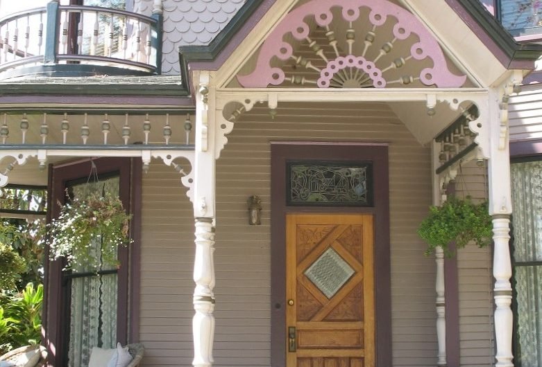 Angelino Heights is a Victorian home haven in Los Angeles!