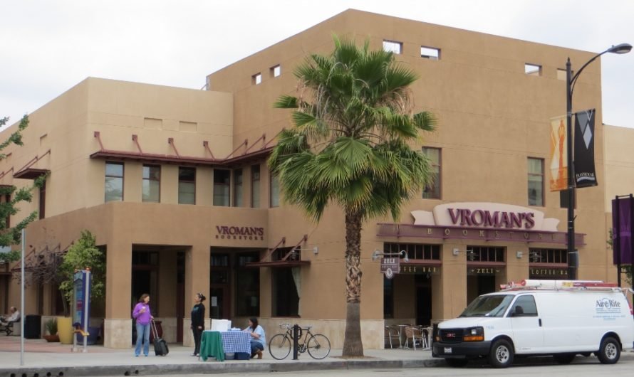 Farewell, adios and goodbye to bookstores in Pasadena.  Another one just closed.  Only two left.