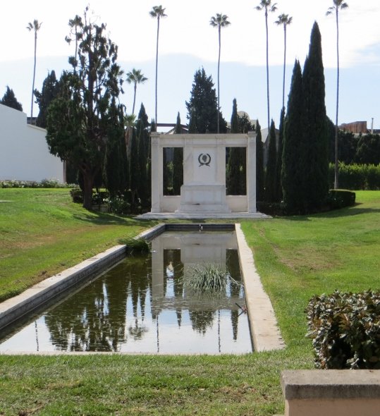 FAirbanks memorial Hollywood Cemetery