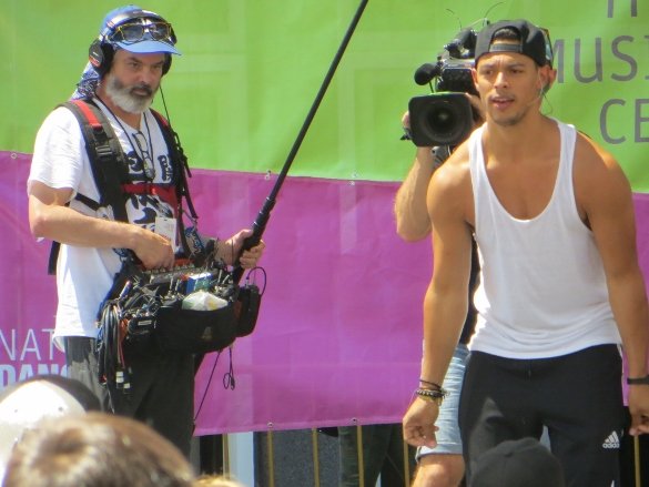 Chehon teaching dance steps