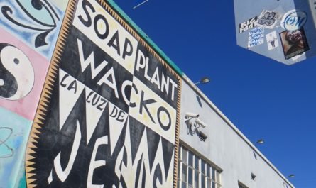 La Luz gallery and Wacko sign