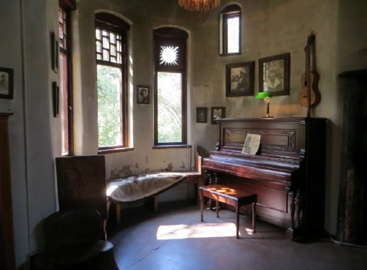 See the historic party-house of Charles Lummis, museum founder