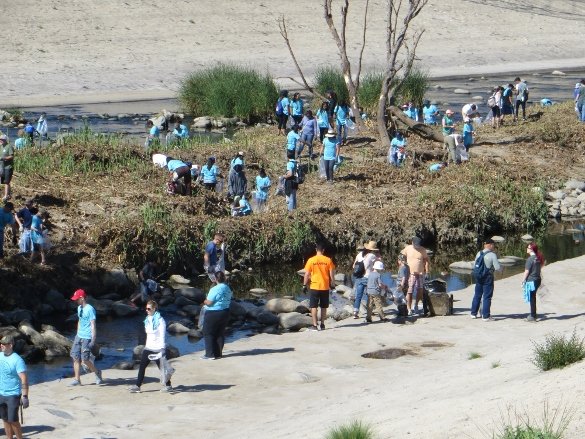 Cleaning the Los Angeles River after El Nino storms swept through