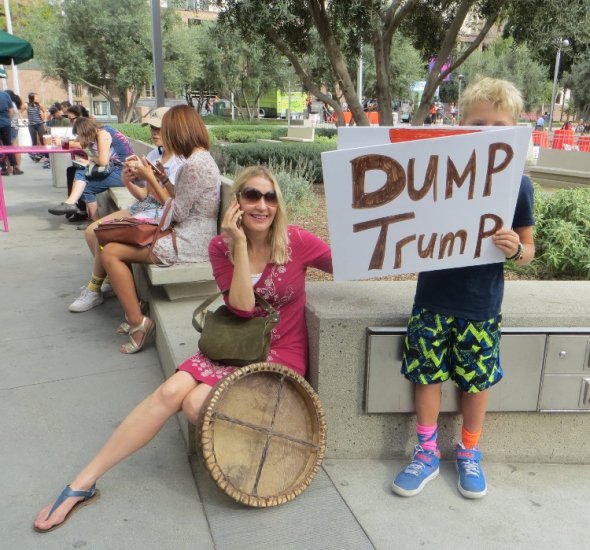 Dump Trump poster 2016