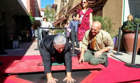 Luis Rodriguez handprints at Vromans 2017